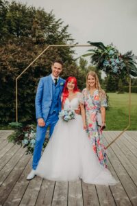 pulmaema Raily ja Erkki pulmas