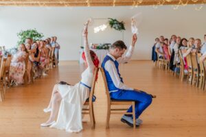 pulmaema Raily ja Erkki pulmas