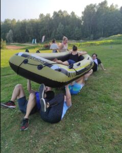 Erinevate ettevõtete suvepäevadel meeskonnamänge läbi viimas. vahendid elamusmangud.ee kaudu