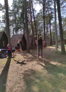 Erinevate ettevõtete suvepäevadel meeskonnamänge läbi viimas. elamusmangud.ee