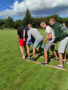 Erinevate ettevõtete suvepäevadel meeskonnamänge läbi viimas. vahendid elamusmangud.ee kaudu