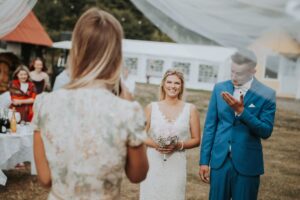 Janeli ja Tajori pulmas pulmaema ja tseremoonia läbiviija