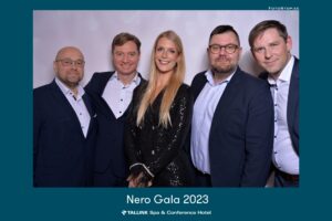 Nero Galadel õhtujuht 2021-2023. Margit Järvoja. Pildil Nukker Kukeke bandiga