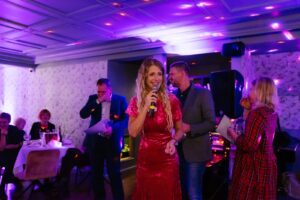 Softwerk jõulupeol õhtujuht ja mängude läbiviija Margit Järvoja