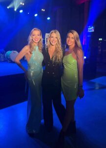 Taliujumise maailmameistrivõistluste lõpugalal õhtujuht. Pildil koos Viking Beauty Secrets omanike Eha Urbsalu ja Merle Liivandiga