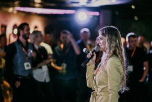 õhtujuht Margit Järvoja Green Marine kliendiüritusel. Pildistas Greete Raudsepp. Sept 2022