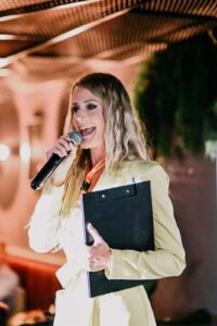 õhtujuht Margit Järvoja Green Marine kliendiüritusel. foto Greete Raudsepp. 2022 sept