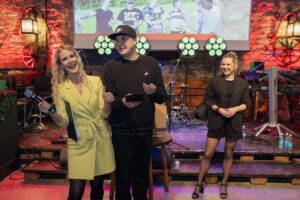 Adducco 20. juubelil õhtujuht. Loterii loosimisel