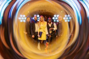 Adducco 20. juubelil õhtujuht. Pildil koos James WertzsWorld Project bandiga