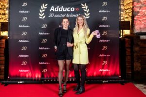 Adducco 20. juubelil õhtujuht. Pildil koos peokorraldaja Renatega