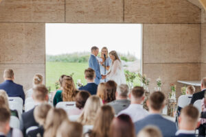 Merili ja Taavi pulmas pulmaema ja tseremoonia läbiviija. Foto: Liisebet Järviste