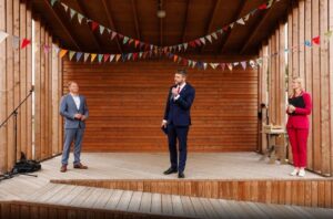 Putukaväila avamisel õhtujuht Margit Järvoja