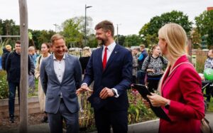 Putukaväila avamisel päevajuht Margit Järvoja. õhtuleht foto Erki Pärnaku