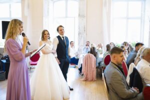 Janne ja Riho pulmas pulmaema ja tseremoonia läbiviija