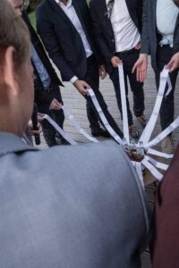 pulmas pulmaema ja tseremoonija läbiviija Margit Järvoja. pulmaisa
